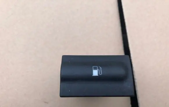 Skoda Octavia Mk1 (1U) Fuel tank opening switch 