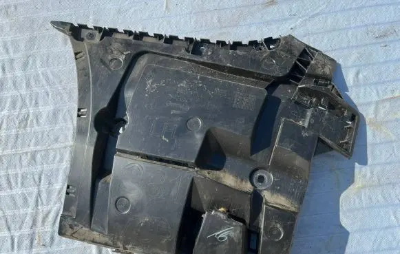 BMW 5 G30 G31 Rear bumper mounting bracket 21754011 8066751