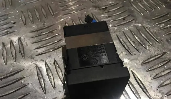 Volkswagen PASSAT B5 Seat heating switch 3b0963564d