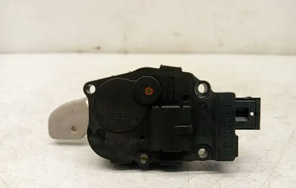 Audi A4 S4 B8 8K Air flap motor/actuator K9749006 EFB430 13042011