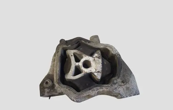 Volvo V70 Engine mount bracket