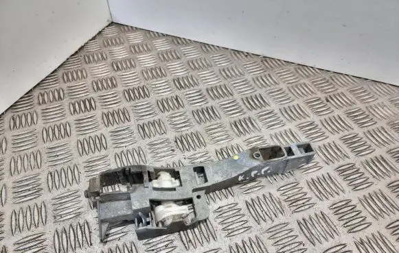 Peugeot 407 Front door exterior handle/bracket 9653401680