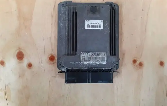 Audi A5 8T 8F Engine control unit/module ECU 8T2907560B-AUDI 8T2907560B