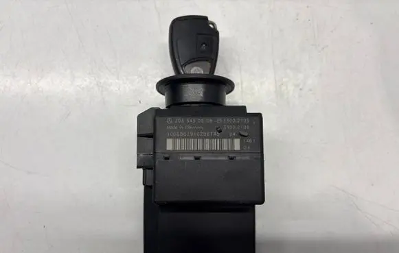 Mercedes-Benz C W203 Ignition lock 2035450508