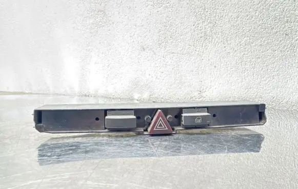 Opel Astra H Hazard light switch 13100105