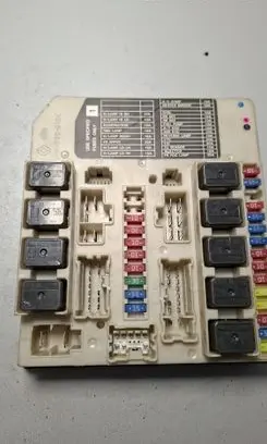 Nissan Navara D40 Fuse module 284B7EB310 0867 5102