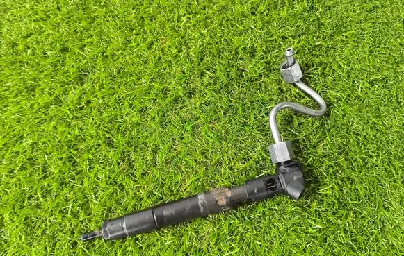 Mercedes-Benz C W204 Fuel injector A6510704987