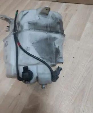 Toyota FJ cruiser Windshield washer fluid reservoir/tank