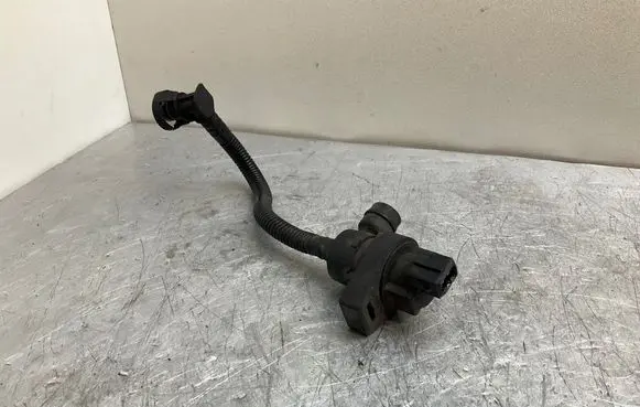 BMW 5 E60 E61 Valve vacuum 7507664