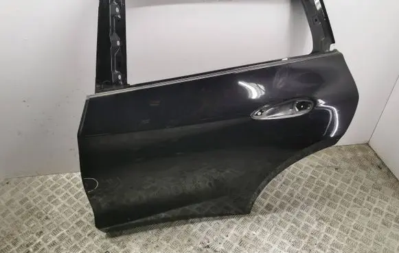 Infiniti Q30 Rear door
