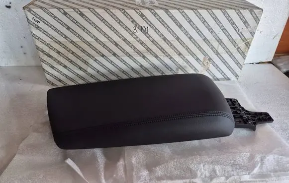 Alfa Romeo Giulia Armrest 156132366