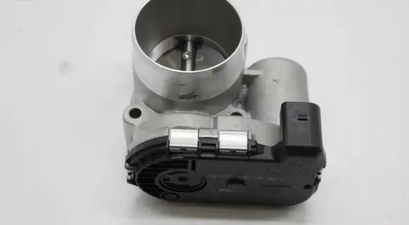 Volkswagen Golf Sportsvan Throttle valve 04E133062C