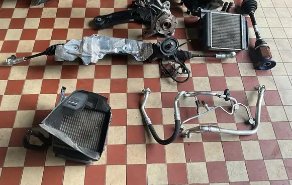 Audi RS3 8Y Coolant radiator 8V0121212
