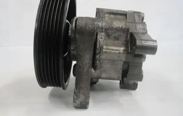 Mercedes-Benz C W204 Power steering pump 483GB