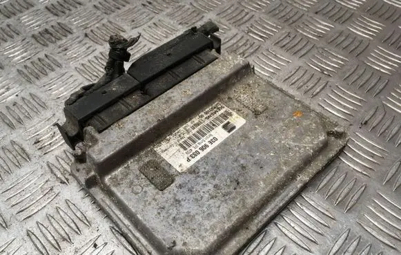 Seat Ibiza III (6L) Engine control unit/module 03E906033P 5WP4019605 239201