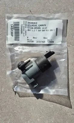Nissan Qashqai Windscreen/windshield washer pump 28920BU010