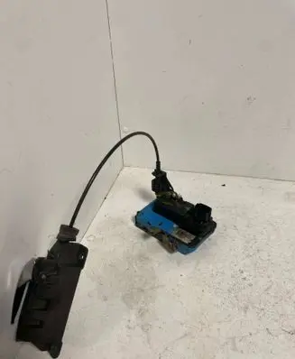 Volvo S80 Front door lock 9141701