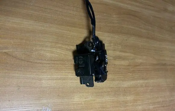 Toyota Prius (NHW20) Tailgate/trunk/boot lock/catch/latch