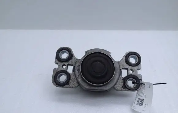 Volvo V60 Engine mount bracket 31316875