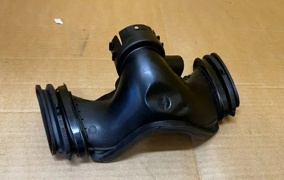Mercedes-Benz GL X166 Air intake duct part A6420901742