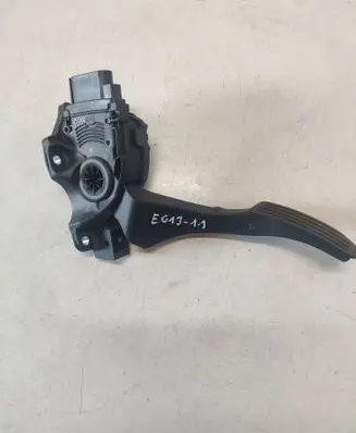 Volvo S60 Accelerator throttle pedal 6G929F836CD
