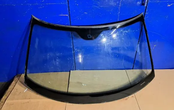 Saab 95 - 96 Front windscreen/windshield window E2043R00342