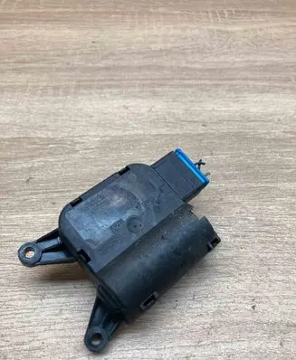 Audi A4 S4 B7 8E 8H Air flap motor/actuator 8E2820511A 0132801306