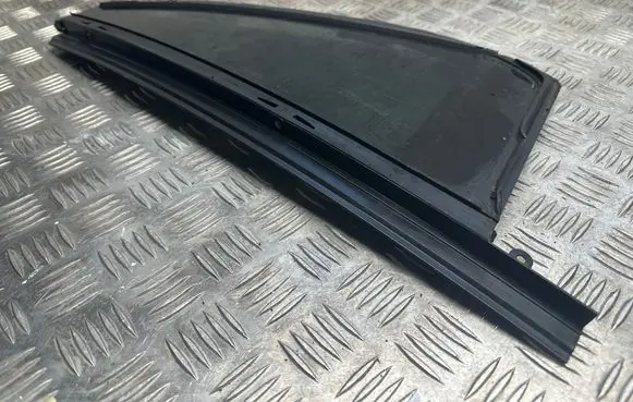 Volvo XC90 Rear vent window glass 1226189