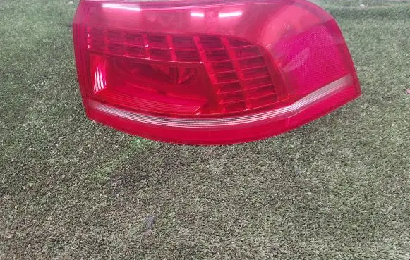Volkswagen PASSAT B7 Rear/tail lights 3AF945208B 3AF945310