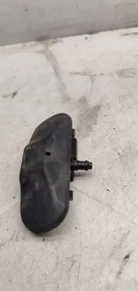 Windshield washer spray nozzle