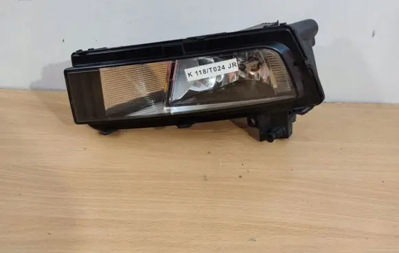 Volkswagen Touran III Front fog light 5TA941661