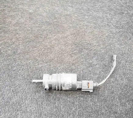 Mercedes-Benz E W212 Windscreen/windshield washer pump 2218690121