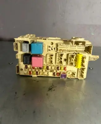 Toyota Avensis T250 Fuse module 8264105020A 535074199 07090415001803