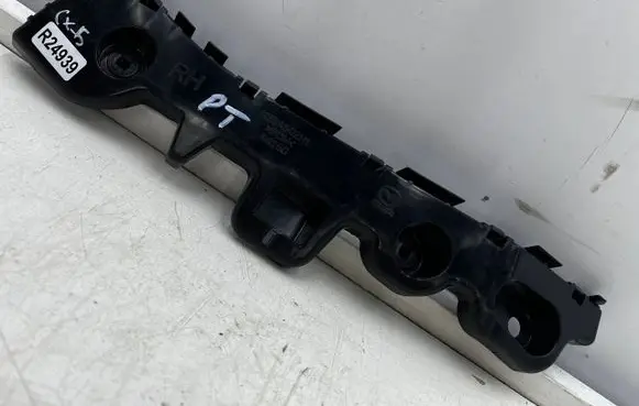 Mazda CX-5 II Front bumper mounting bracket KB8A502H1