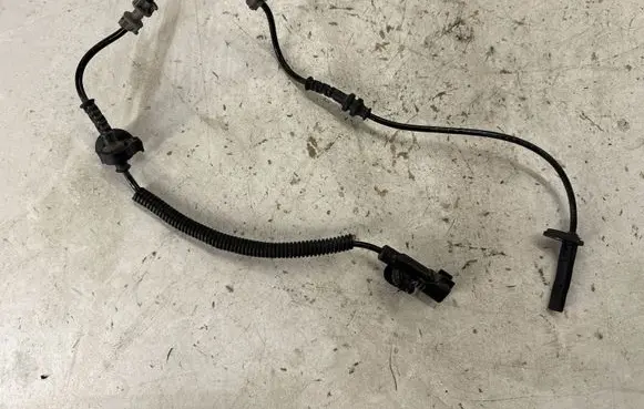 Chevrolet Camaro ABS brake wheel speed sensor 84257808