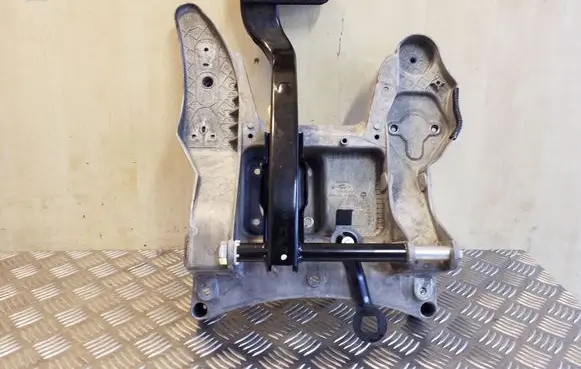 Volkswagen Touareg I Brake pedal 7L0723031J 7L0723142C 7L0723117A