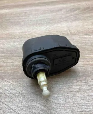 Volkswagen Golf III Headlight level adjustment motor 1H0941295 00437547