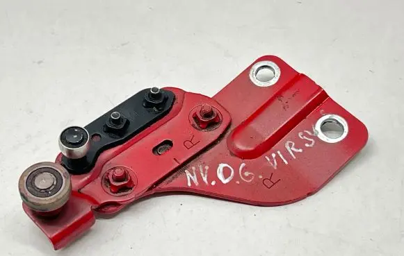 Nissan e-NV200 Sliding door upper roller guide/hinge 82405WL60A