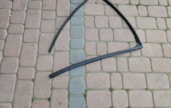 Toyota Camry VIII XV70 Rubber seal rear door 68142-33131-
