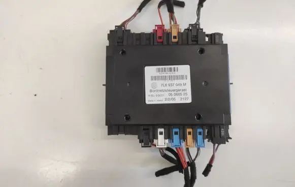 Volkswagen Touareg I Comfort/convenience module 7L6937049 05066525