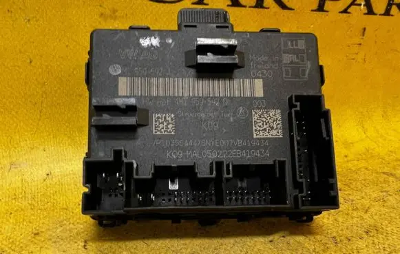 Porsche Cayenne (9Y0 9Y3) Door control unit/module 4M1959592J