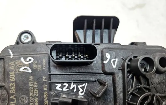 Volkswagen ID. Buzz Sliding door lock 7LA843604AA 070720220746 C87458107