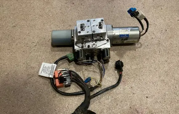 BMW M4 F82 F83 Convertible roof hydraulic pump 7344440