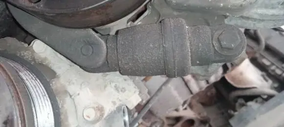 Honda FR-V Generator/alternator belt tensioner