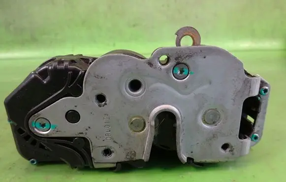 Opel Insignia A Front door lock