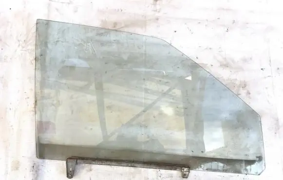 Mitsubishi Space Wagon Front door window glass four-door