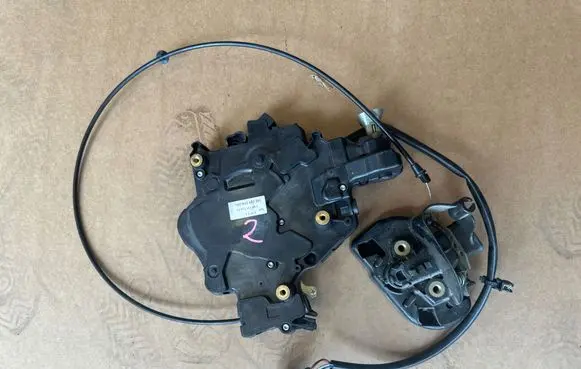 Volkswagen Transporter - Caravelle T5 Sliding door lock 7H0843654BG