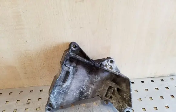Volkswagen Transporter - Caravelle T5 Engine mounting bracket 070903143C
