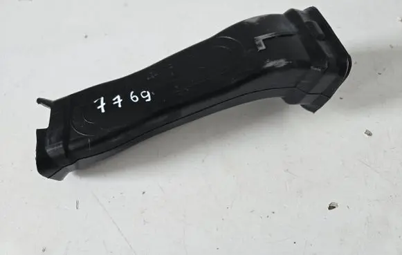 BMW X6M G06 F96 Cabin air duct channel 6833469