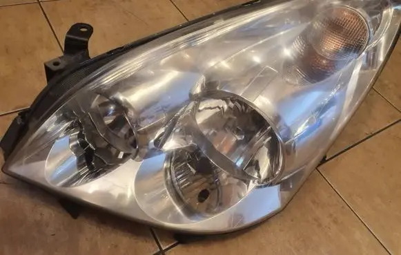 Toyota Corolla Verso AR10 Headlight/headlamp 3124l 0f03